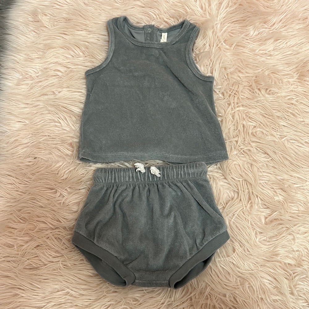 Quincy Mae terry set. Size 12-18 months. Gray.
